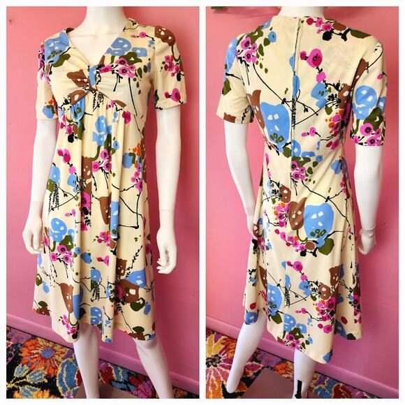 Size Medium Large | Vintage 1970's Buttercream Pink Blue Floral Babydoll Dress - Picture 1 of 10